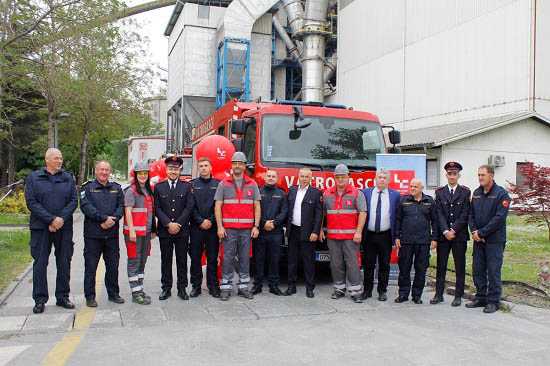 Lukavac Cement donirao vatrogasno vozilo PVJ Lukavac