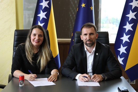Ministar Delić potpisao ugovore sa sigurnim kućama: Za zaštitu žrtava nasilja 1,1 milion KM