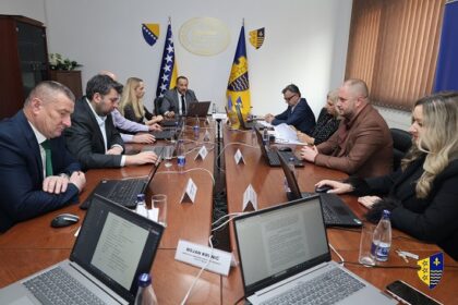 Vlada BPK odobrila transfere nižim nivoima vlasti i isplatu studentskih stipendija