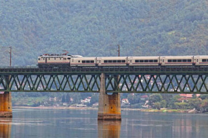 Međunarodni sezonski voz Sarajevo – Ploče počeo danas saobraćati