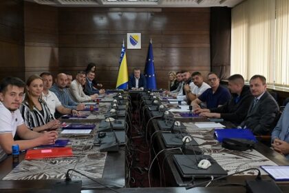 Ministar Mijatović potpisao ugovore: Skoro 22 miliona KM za razvoj male privrede u FBiH