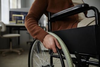 Nezapošljavanje osobe s invaliditetom poslodavca može koštati više od 5.000 KM godišnje
