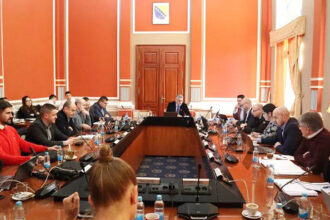 Ograničavanje rasta plata u javnom sektoru Brčko distrikta