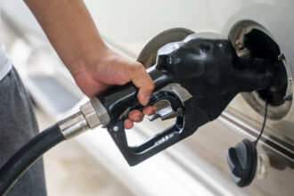 Rast cijena nafte i benzina donio finansijske probleme za 67 posto Amerikanaca