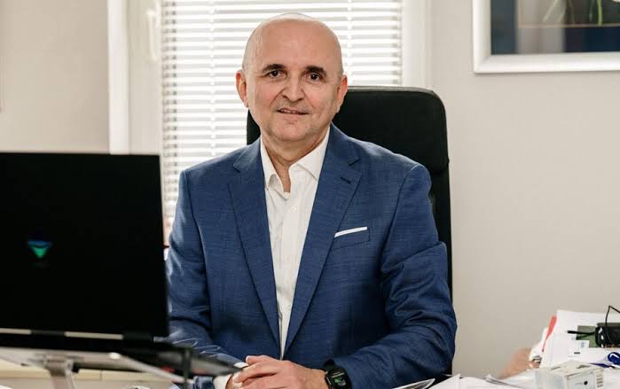 Želimir Bodiroga, kaže da bi od 100 miliona maraka čak 99 milionapovjerio gradonačelniku Trebinja Mirku Ćuriću