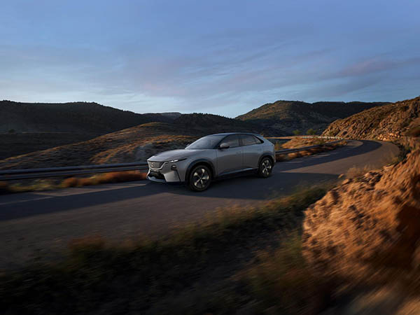 Nova Mazda CX-6e: Evropski dizajn reinterpretira Kodo