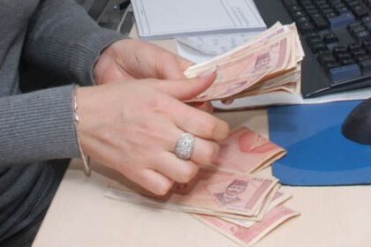 FBiH: Prosječna neto plata u julu 1.757 KM, mjesečni realni rast 2,7%