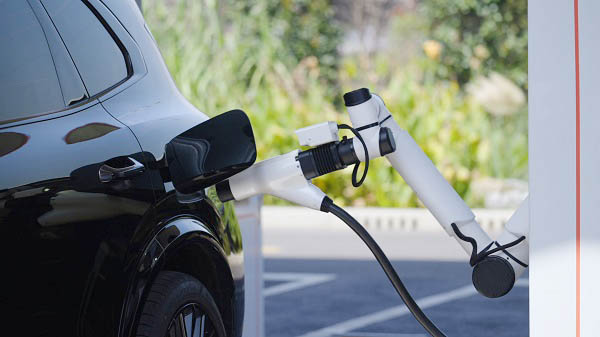 Nova Geely Smart Charging tehnologija: sa 10 na 70% za 4 minute i 30 sekundi
