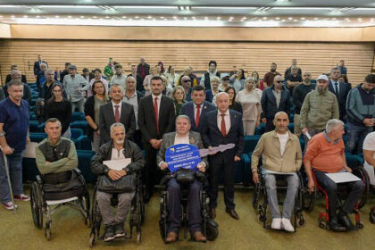 Ratnim vojnim invalidima 100% prve grupe u FBiH uručeni vaučeri za nabavku vozila