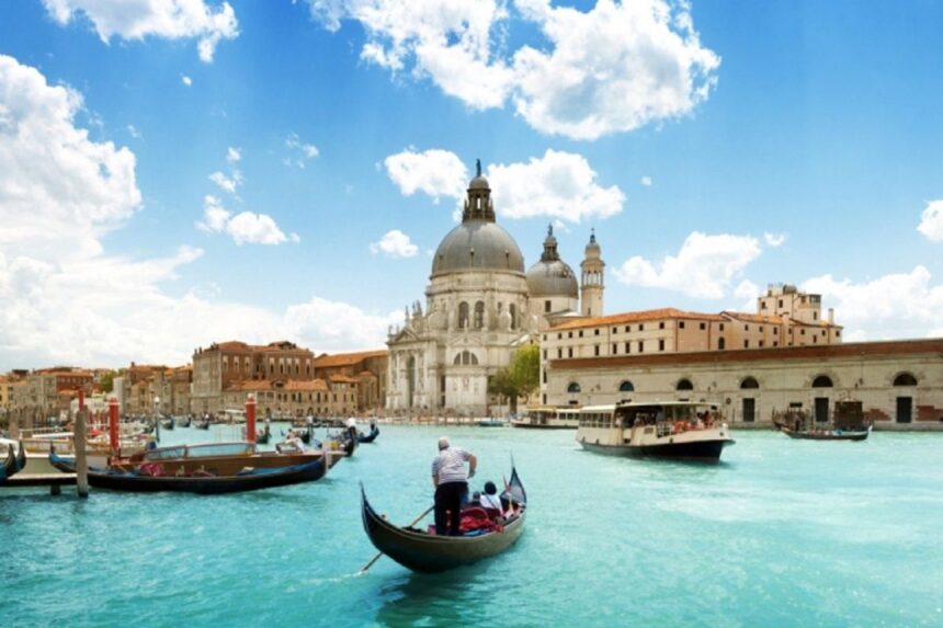 Venecija razmatra povećanje turističke takse na čak 30 eura - Biznis.ba