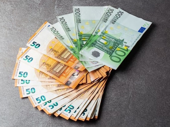 Euro pao na najniži nivo u 17 mjeseci, dolar ponovo jača - Biznis.ba