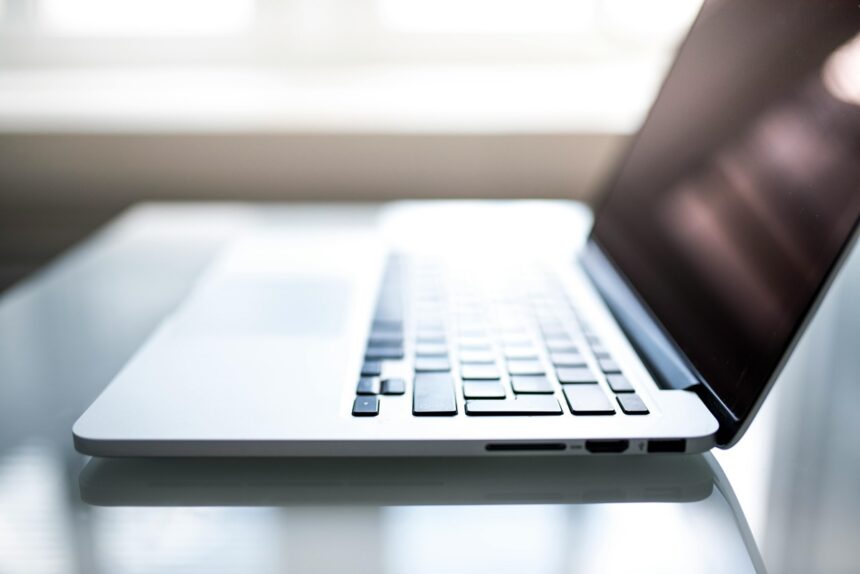 Imate stari laptop? Ovo morate uraditi prije nego što ga prodate ili poklonite - Biznis.ba