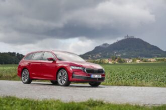 Škoda predstavila novu Octaviju: Dva elektromotora i do 170 KS - Biznis.ba