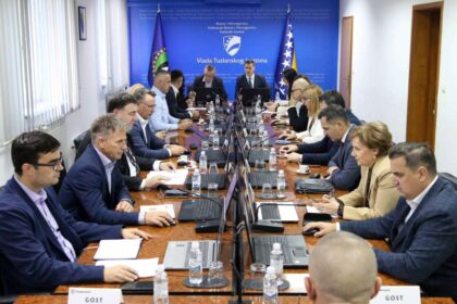 Vlada TK izdvaja 100.000 KM za sufinansiranje razvoja mreže punionica za električna vozila